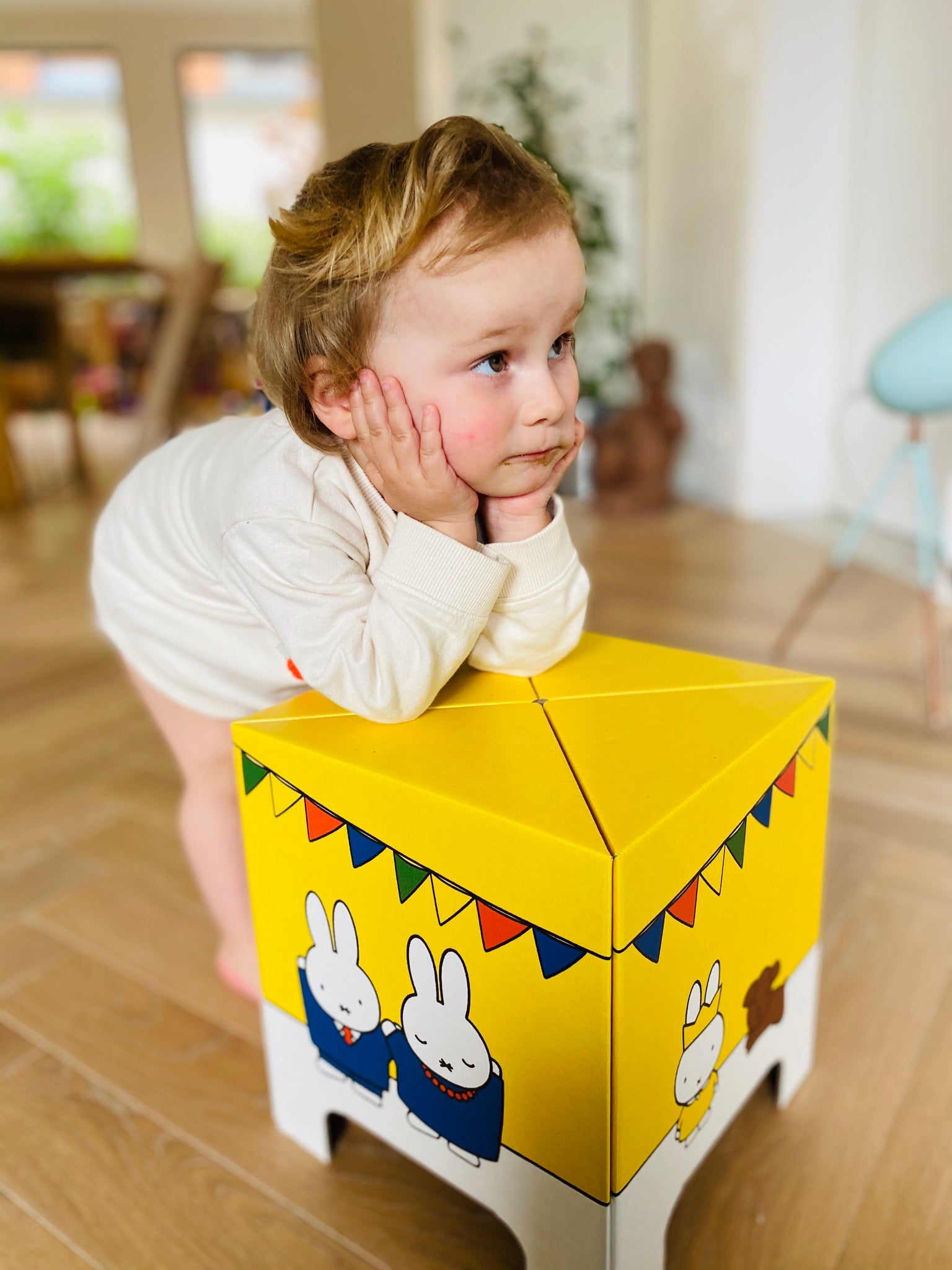 Miffy stool party cardboard