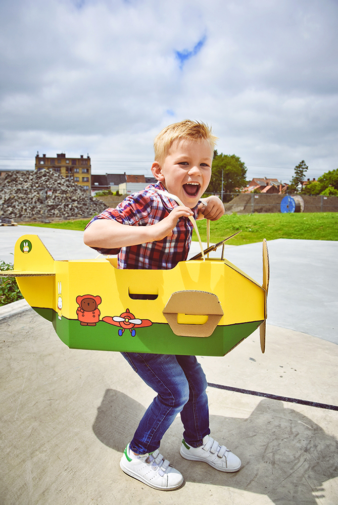 Plane Miffy cardboard
