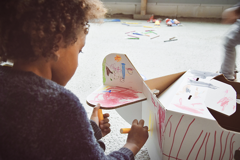 Plane cardboard