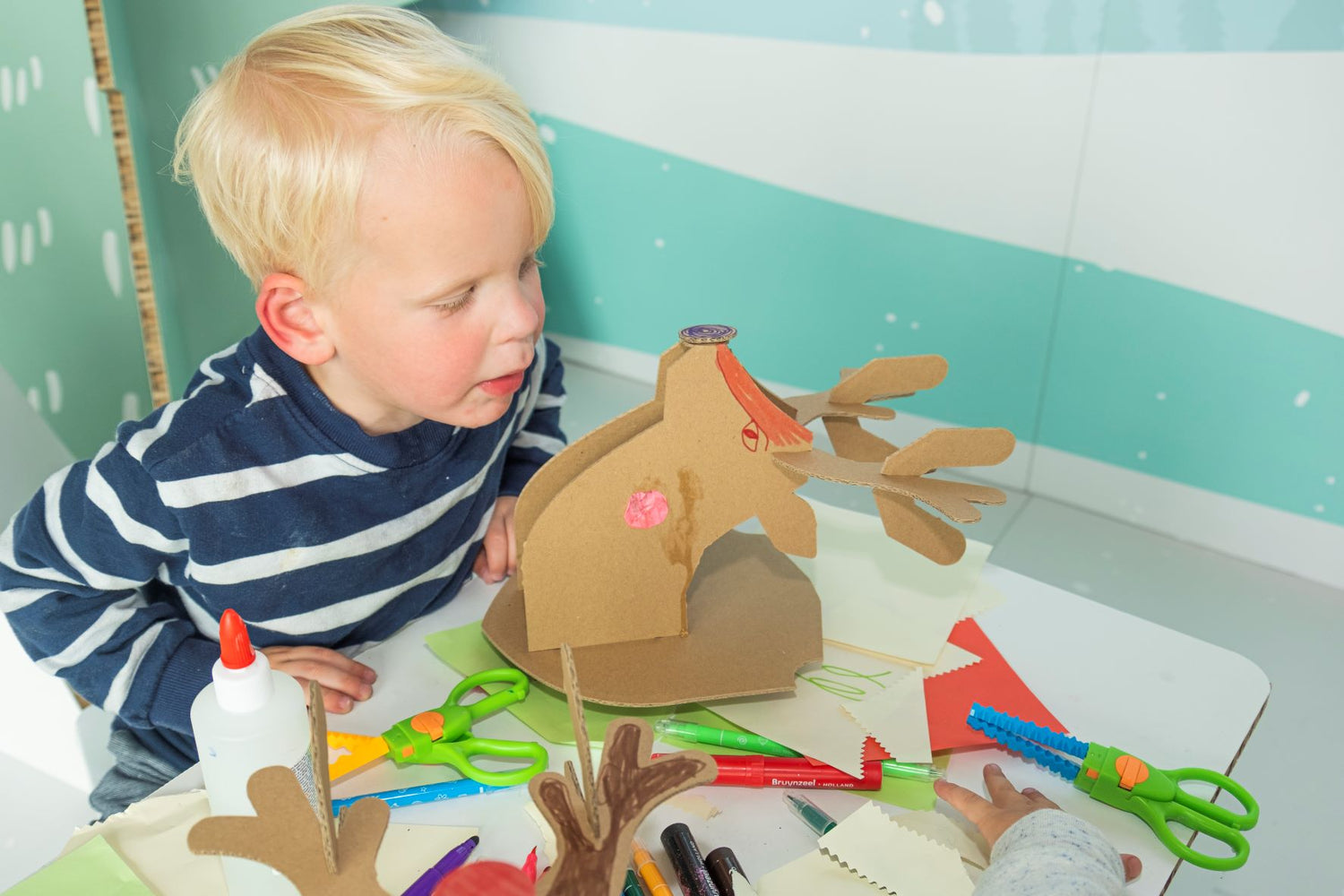 Reindeer head cardboard